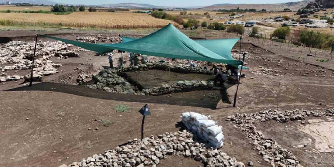 Diyarbakır’da tarihe geçecek keşif: 9500 yıllık kamusal alan ortaya çıkarıldı! 8